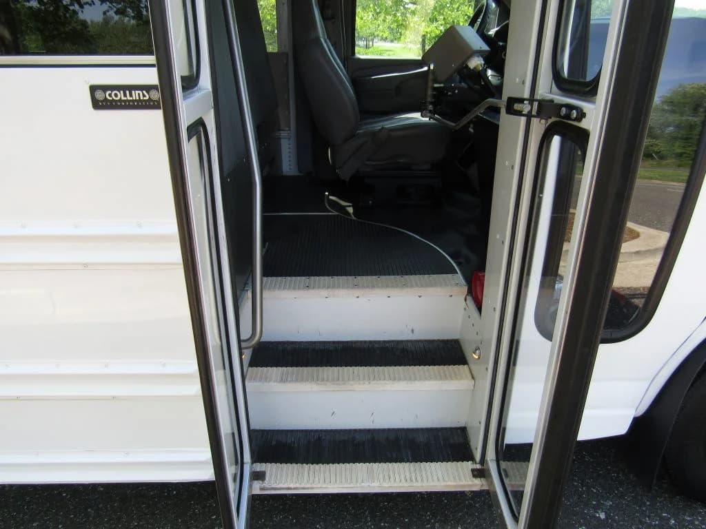 2007 Chevrolet Express Collins A/C Mini Bus - Image 5