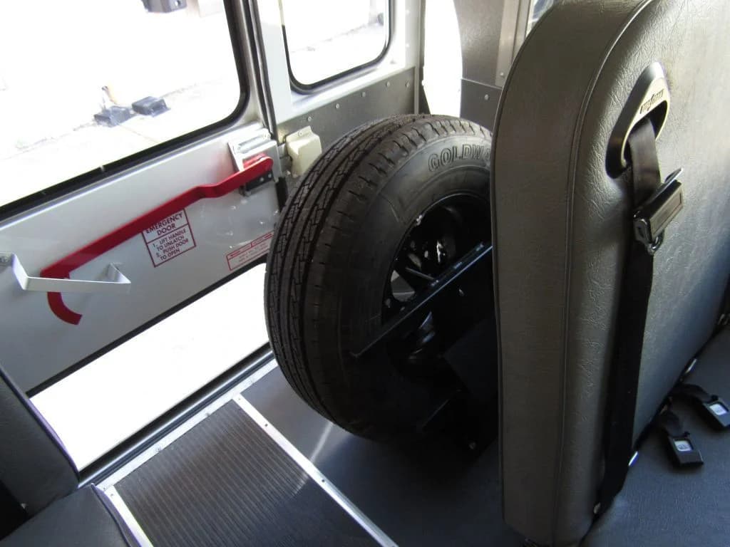 2007 Chevrolet Express Collins A/C Mini Bus - Image 11