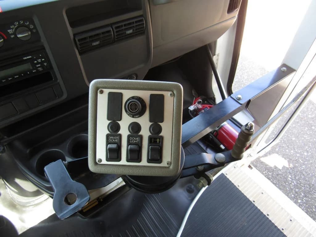 2007 Chevrolet Express Collins A/C Mini Bus - Image 13