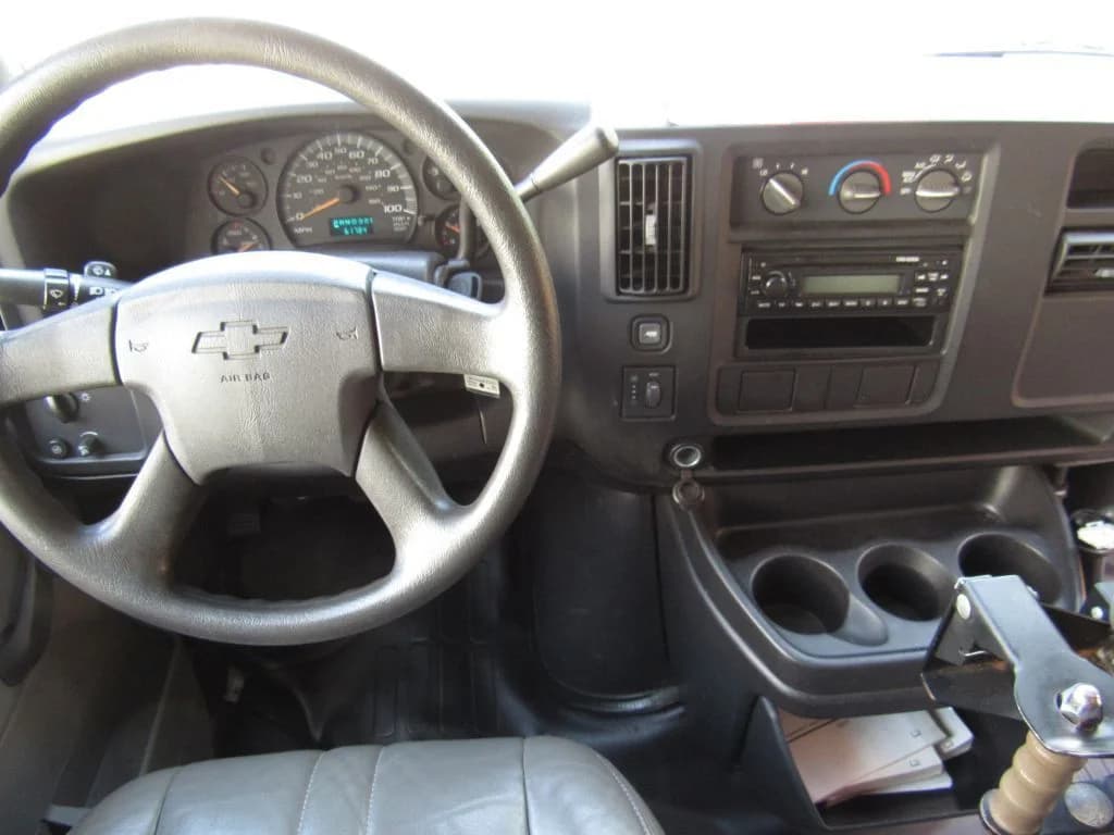 2007 Chevrolet Express Collins A/C Mini Bus - Image 14