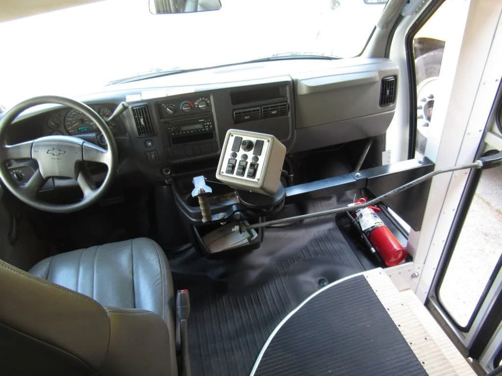 2007 Chevrolet Express Collins A/C Mini Bus - Image 16