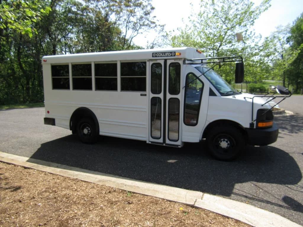 2007 Chevrolet Express Collins A/C Mini Bus - Image 21