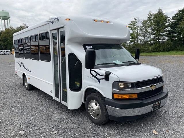 2024 Chevrolet Express 4500 Starcraft A/C Shuttle Bus  - Image 2