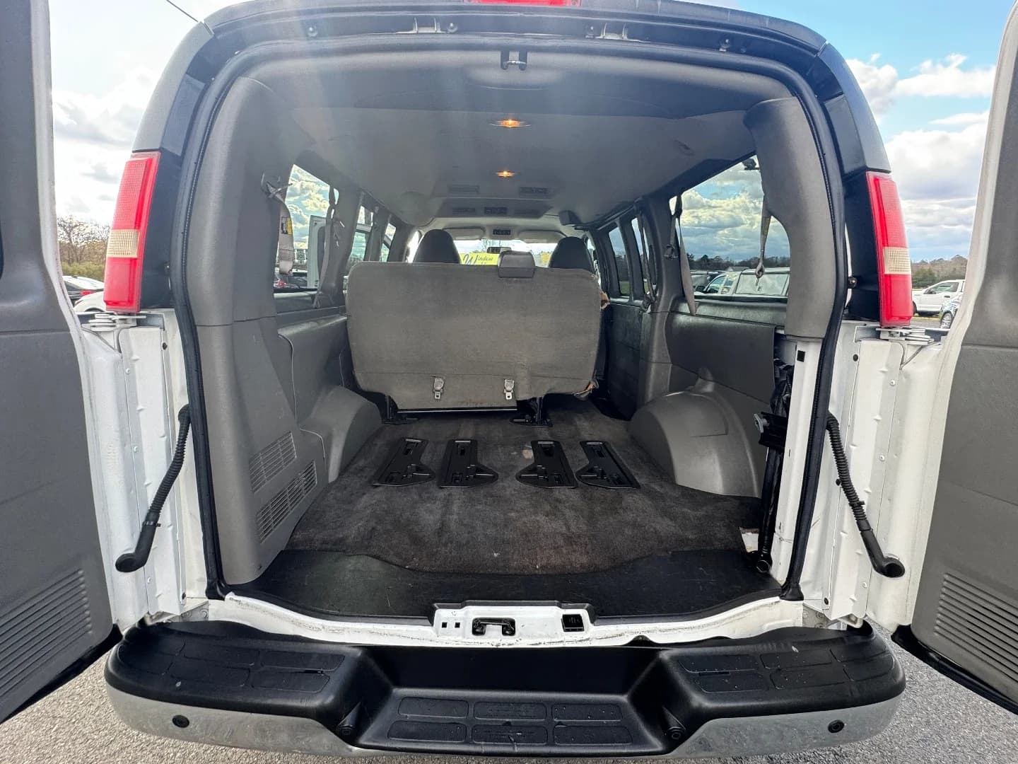 2014 Chevrolet Express LT Passenger Van - Image 8