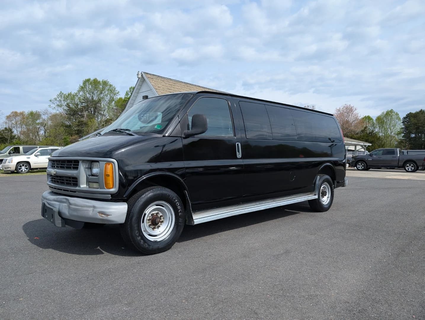 Express G3500 #24415 - Image 1