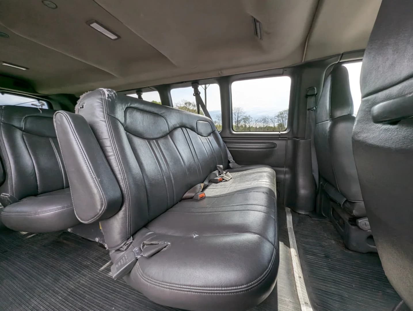 Express G3500 #24415 - Image 6