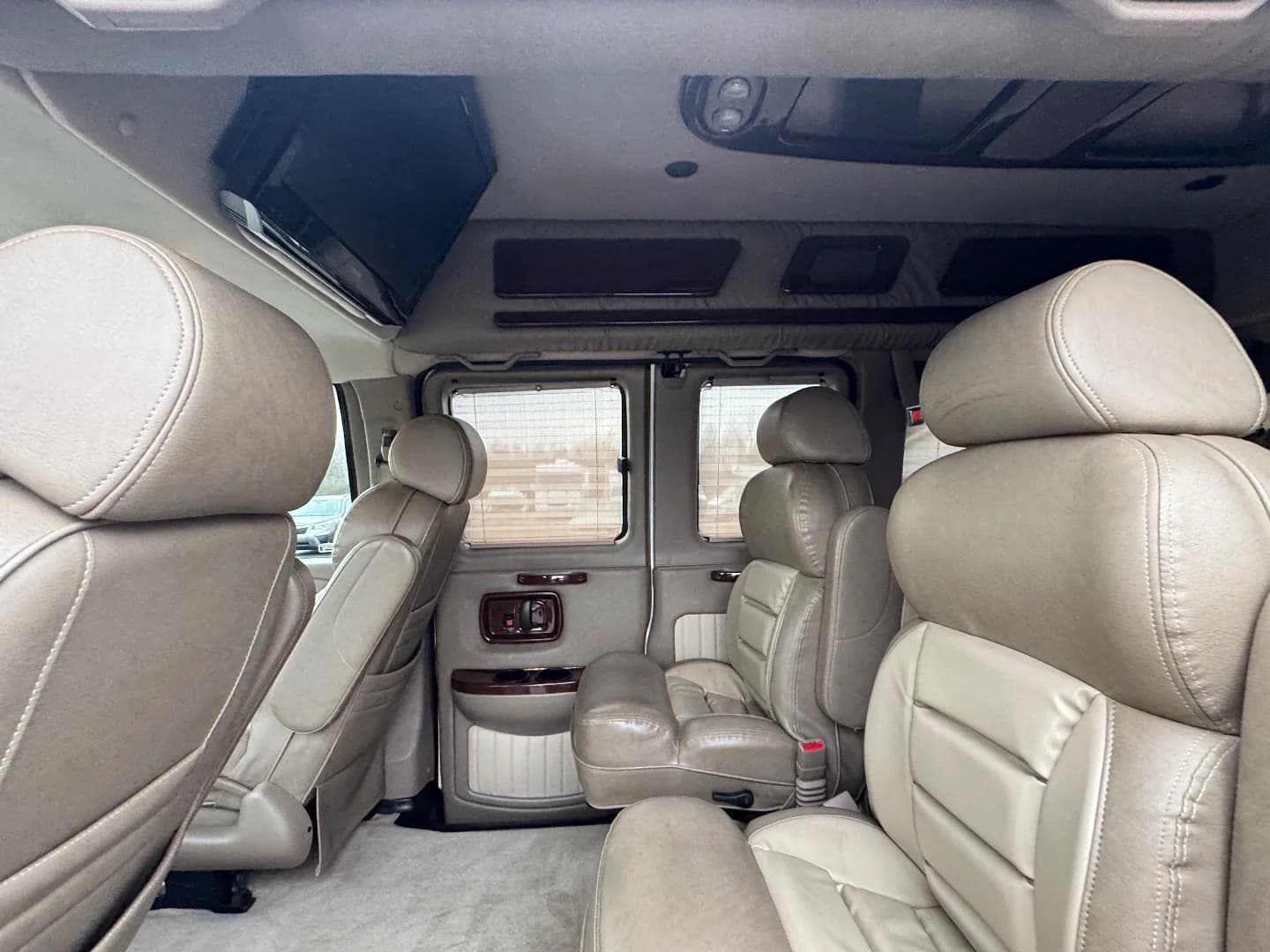 2012 GMC Savana 1500 Upfitter Passenger Van - Image 10