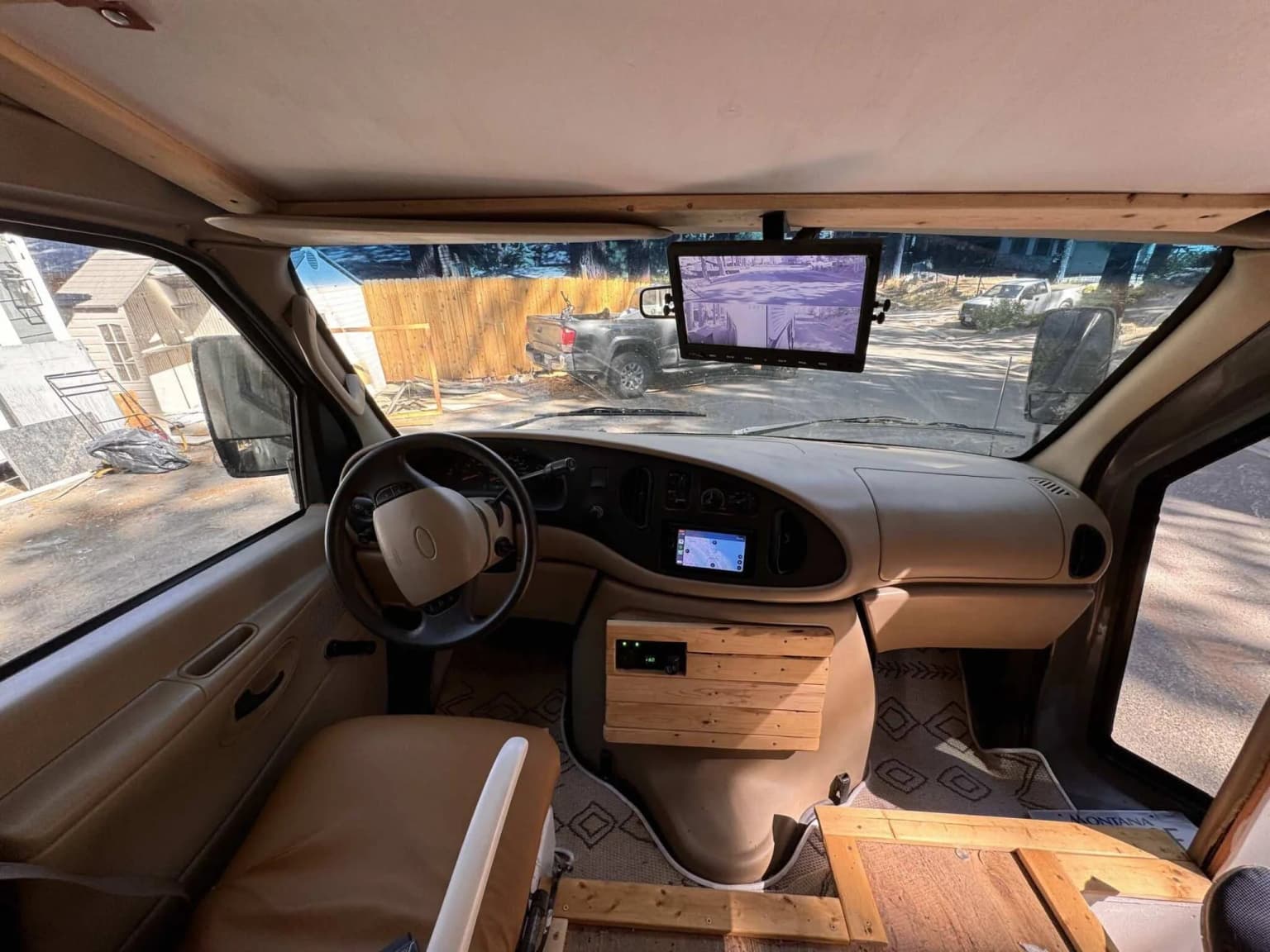 2006 Ford E450 Skoolie Conversion - Image 7