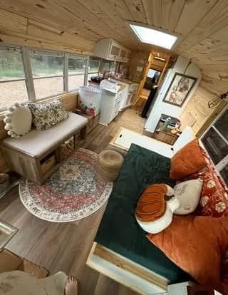 2002 International 4300 Skoolie Conversion - Image 7
