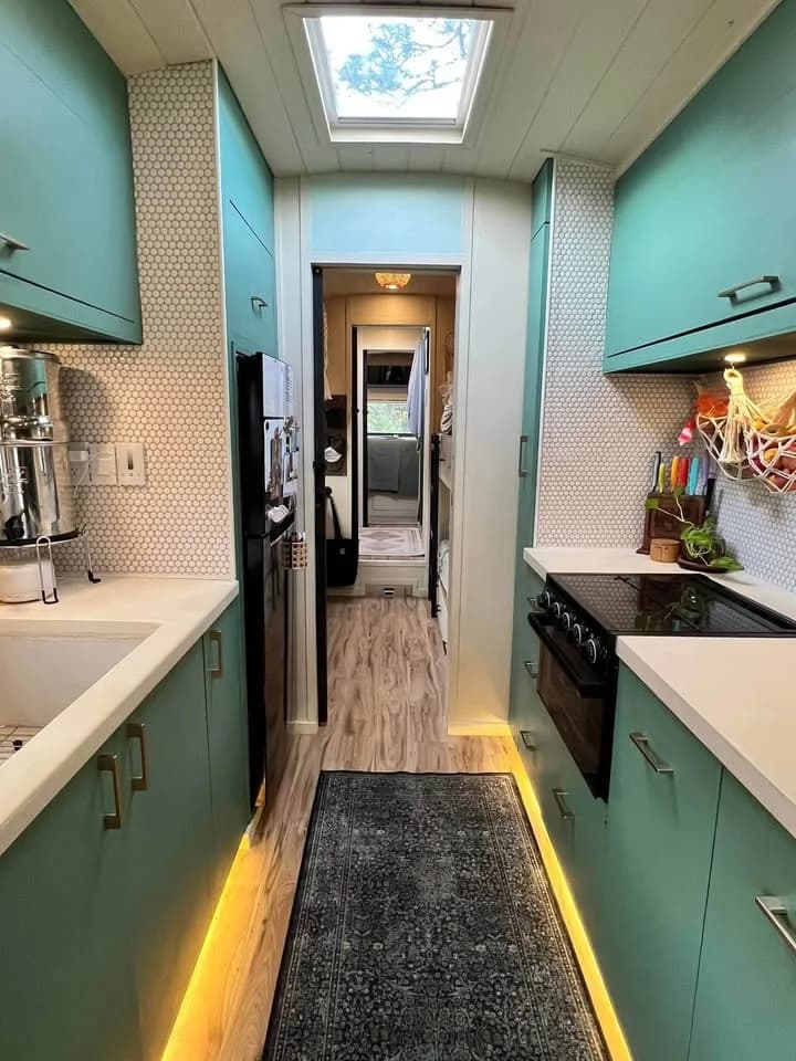 1992 Blue Bird Flat Nose Skoolie - Image 2