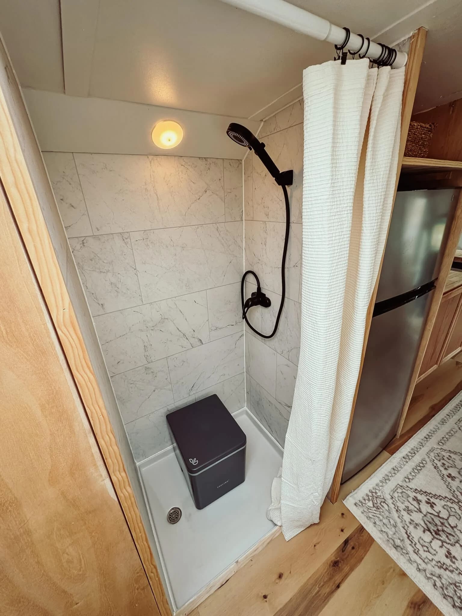 2008 Chevrloet C5500 Mid Size Skoolie Conversion - Image 10