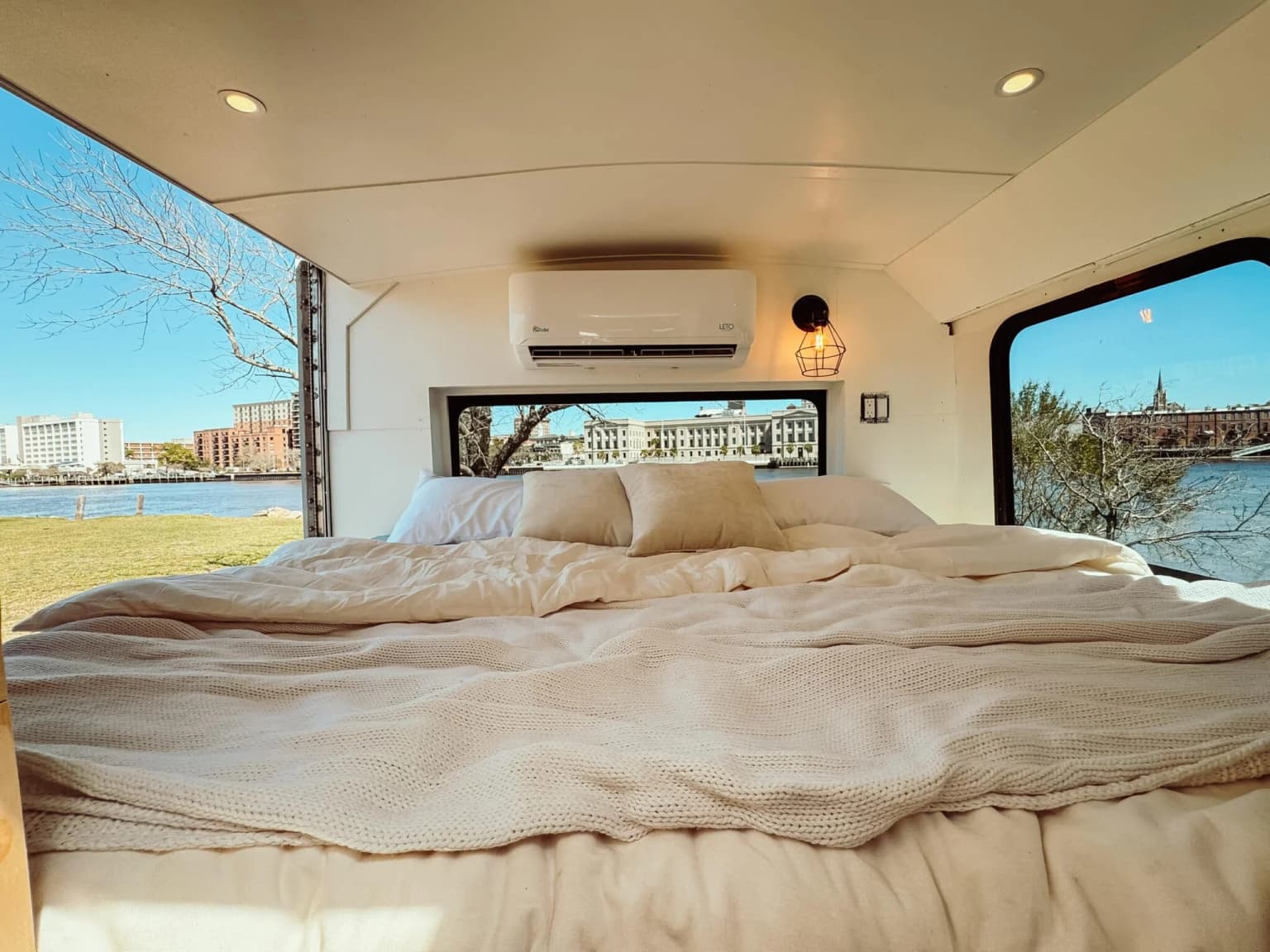 2008 Chevrloet C5500 Mid Size Skoolie Conversion - Image 7