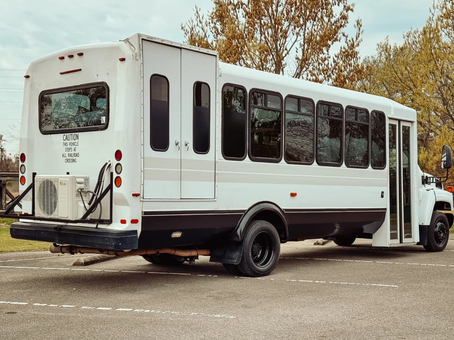 2008 Chevrloet C5500 Mid Size Skoolie Conversion - Image 3