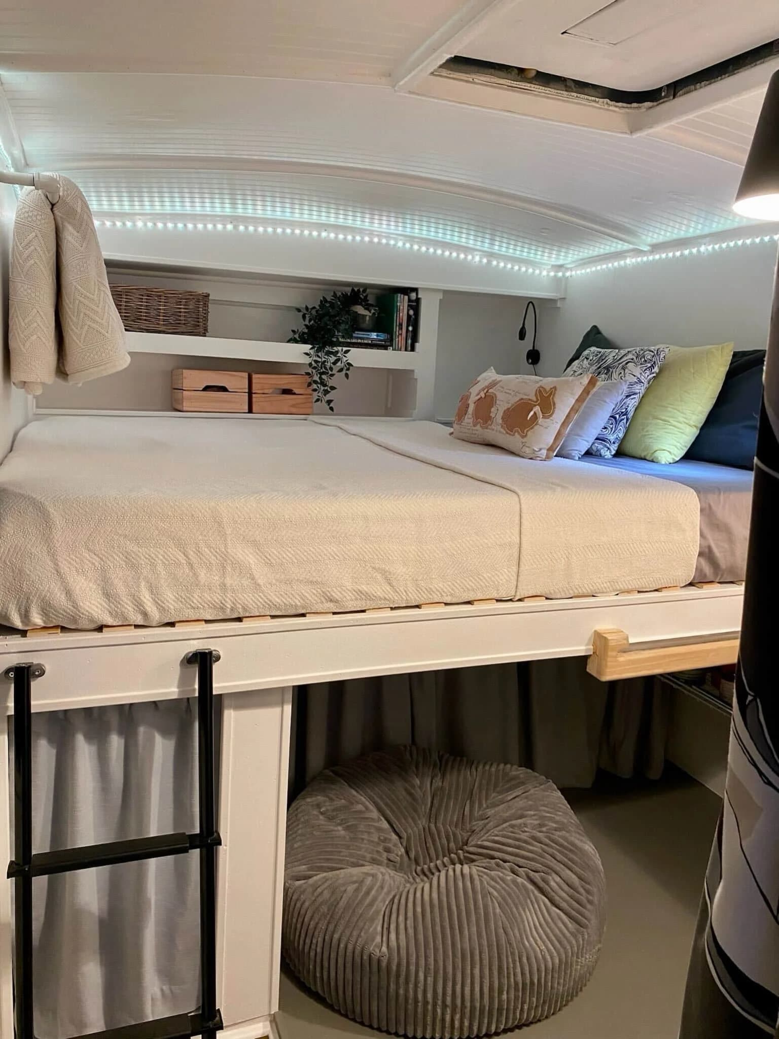 1993 MCI MC12 Flat Nose Skoolie Conversion - Image 7