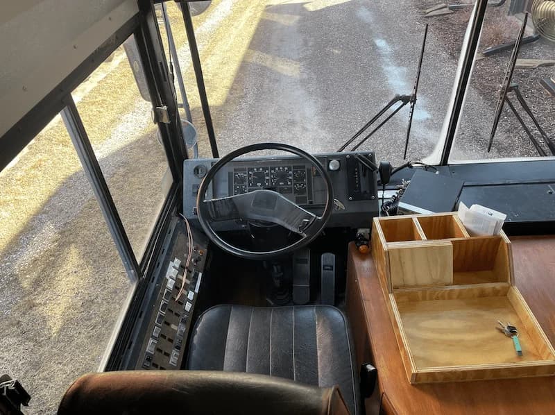 1992 International DT466 Flat Nose Skoolie - Image 5