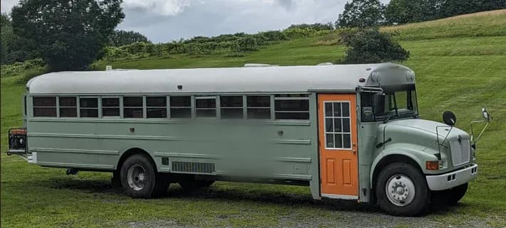 2003 International DT466 Dog Nose Skoolie Conversion - Image 3