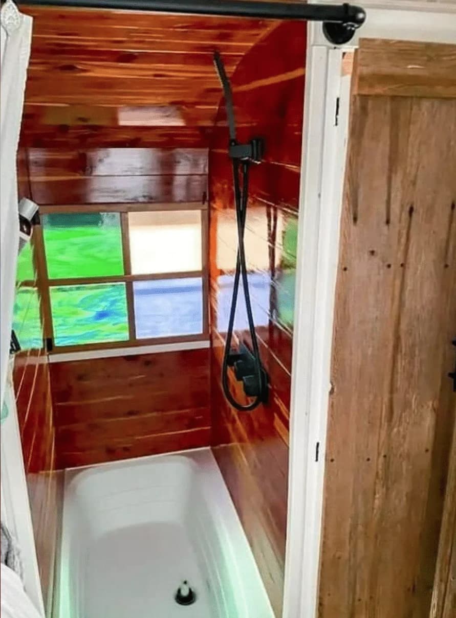 2001 International 3800 Skoolie Conversion - Image 8