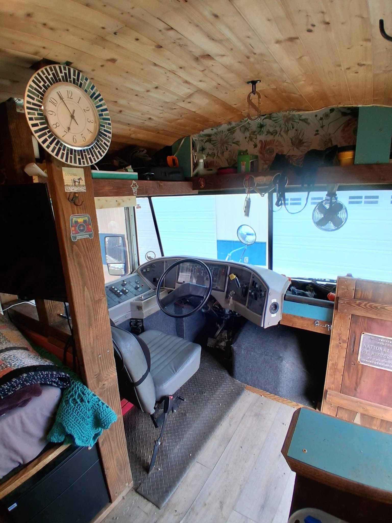 2002 International 3000 Skoolie Conversion - Image 4