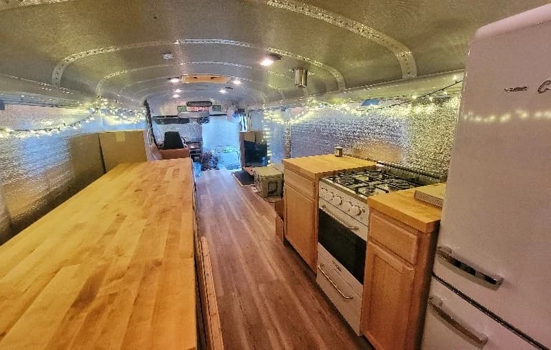 2002 Thomas Built Saf-T-Liner Skoolie Conversion - Image 4