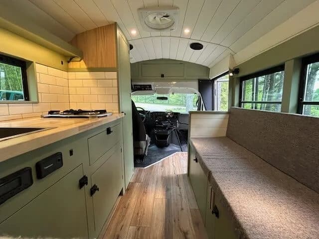2007 Chevy Express 3500 Skoolie Conversion - Image 10