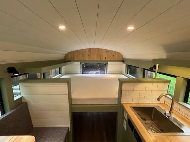 2007 Chevy Express 3500 Skoolie Conversion - Image 8
