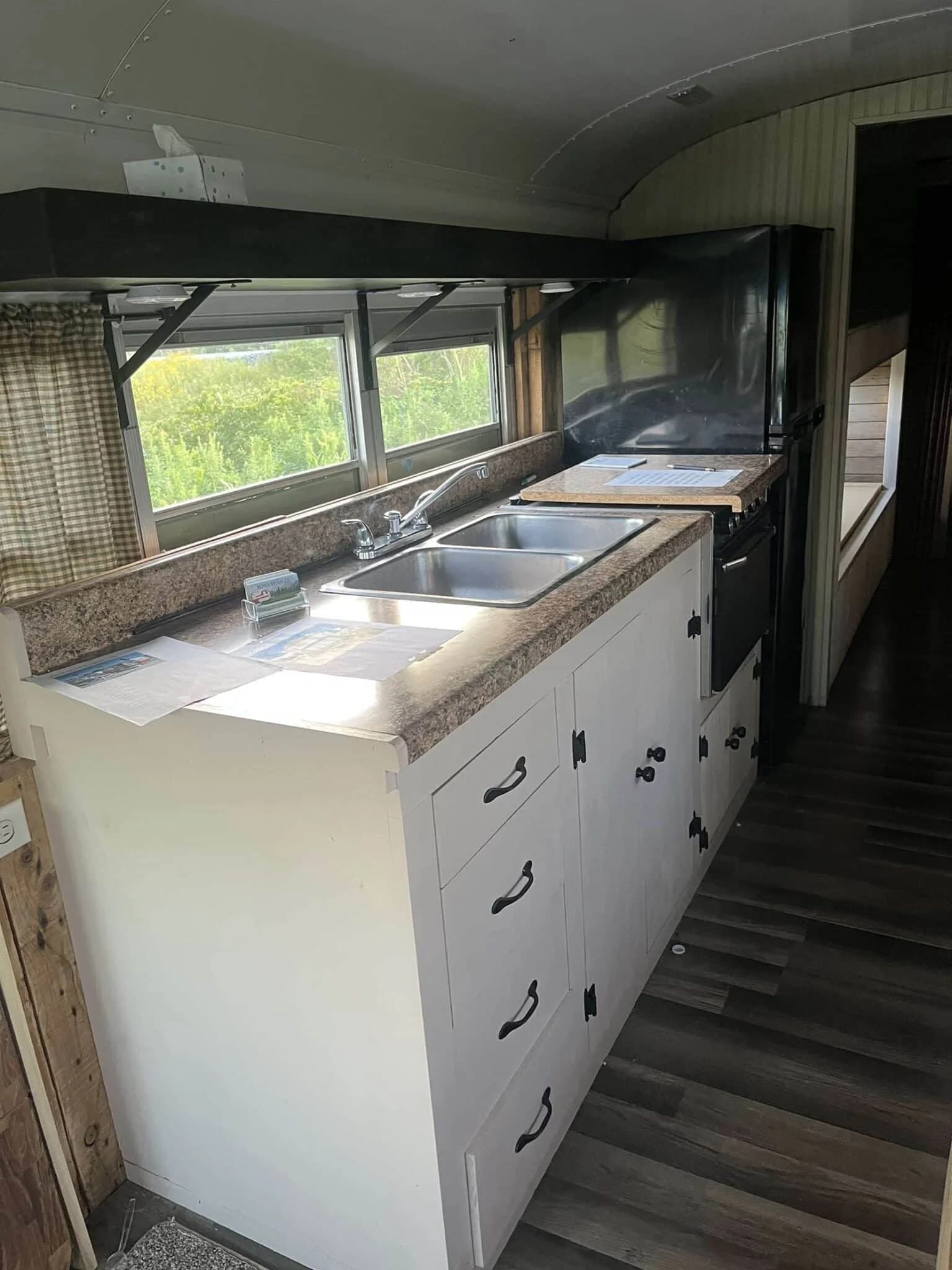 2000 International Blue Bird Skoolie Conversion - Image 5
