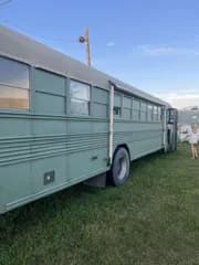 2000 International Blue Bird bus