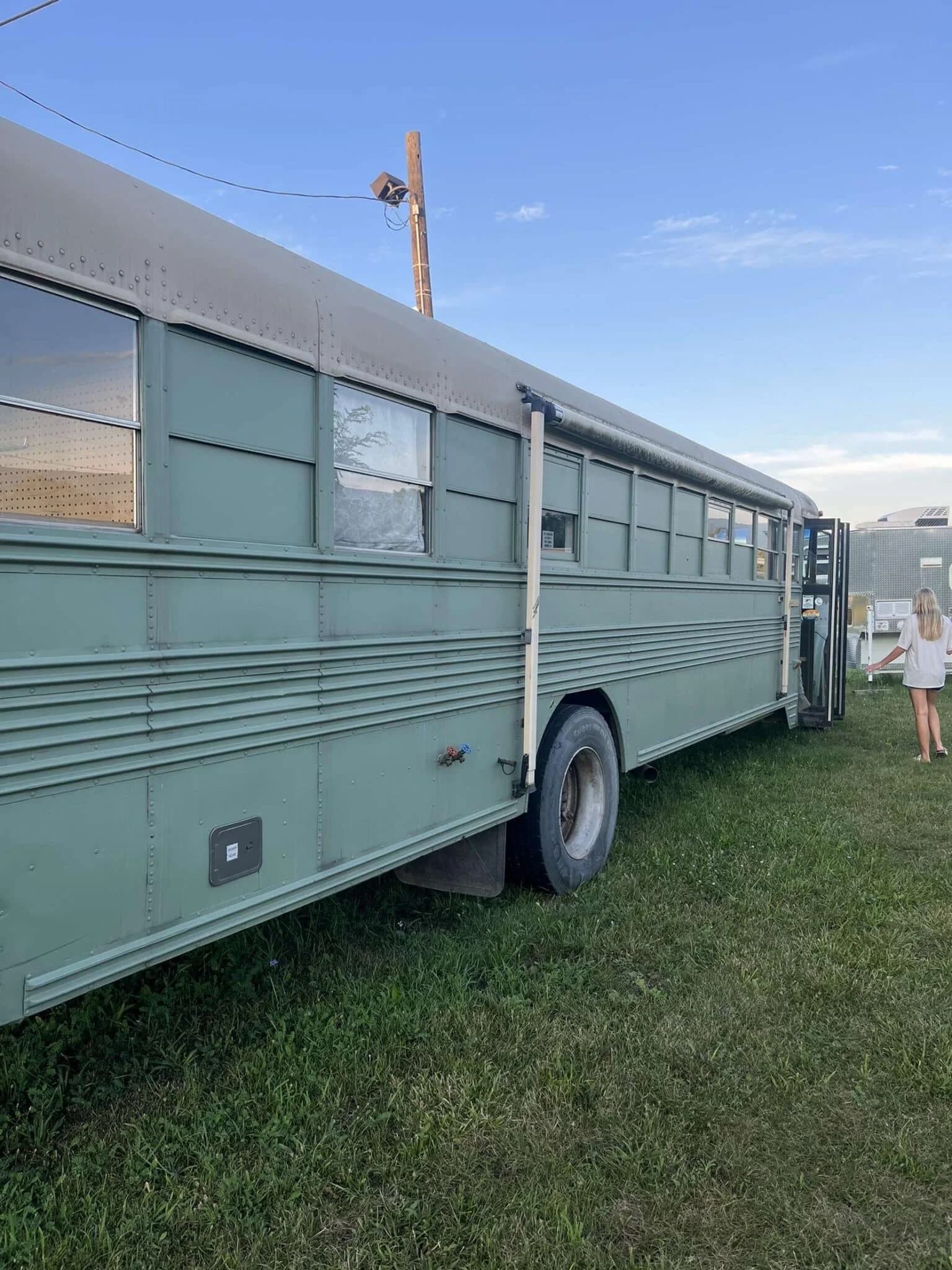 2000 International Blue Bird Skoolie Conversion - Image 1
