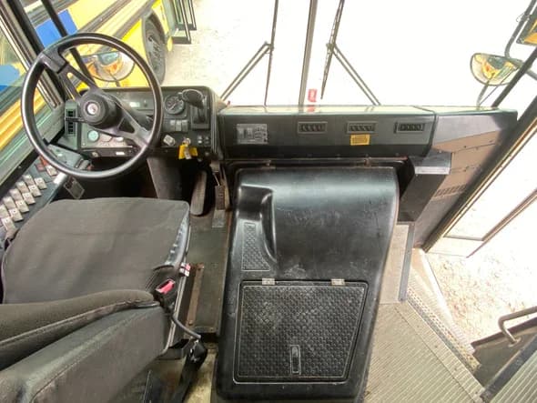 2007 Thomas Flat Nose School Bus - Image 6