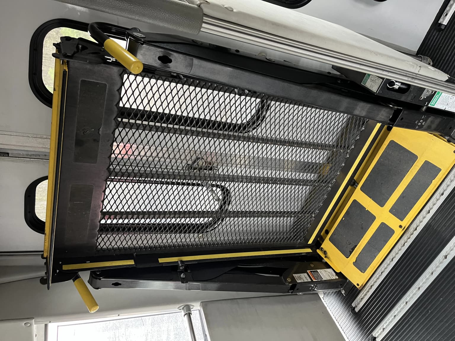 2018 Ford E350 Ford - Image 5