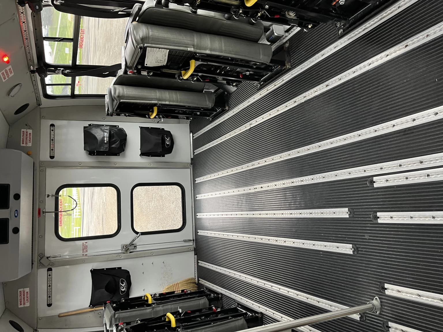 2018 Ford E350 Ford - Image 7