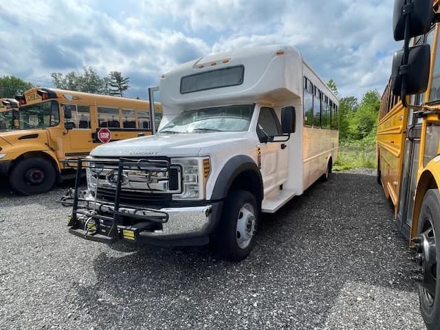 3 Matching 2018 Ford F-550 ADA Shuttles - Image 14
