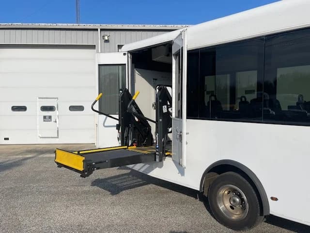 2016 Ford E-450 ADA Shuttle - Image 3