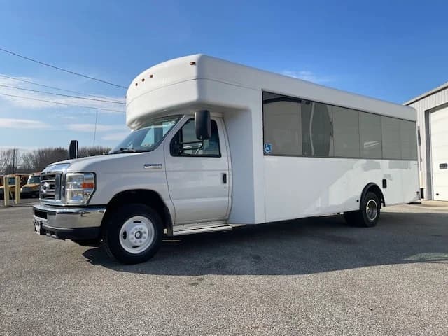 2016 Ford E-450 ADA Shuttle - Image 6