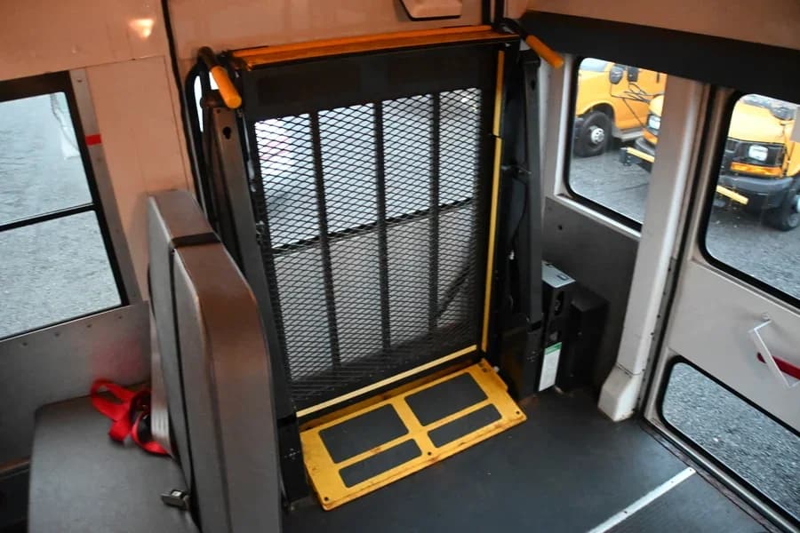 2009 Chevrolet Express Cutaway School Bus - Image 10