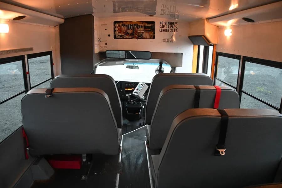 2009 Chevrolet Express Cutaway School Bus - Image 5