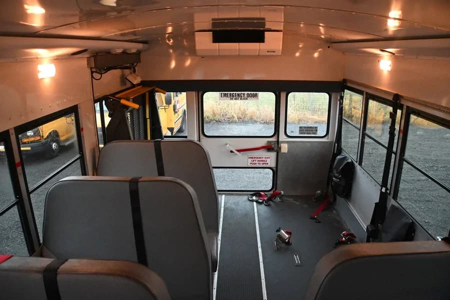 2009 Chevrolet Express Cutaway School Bus - Image 6