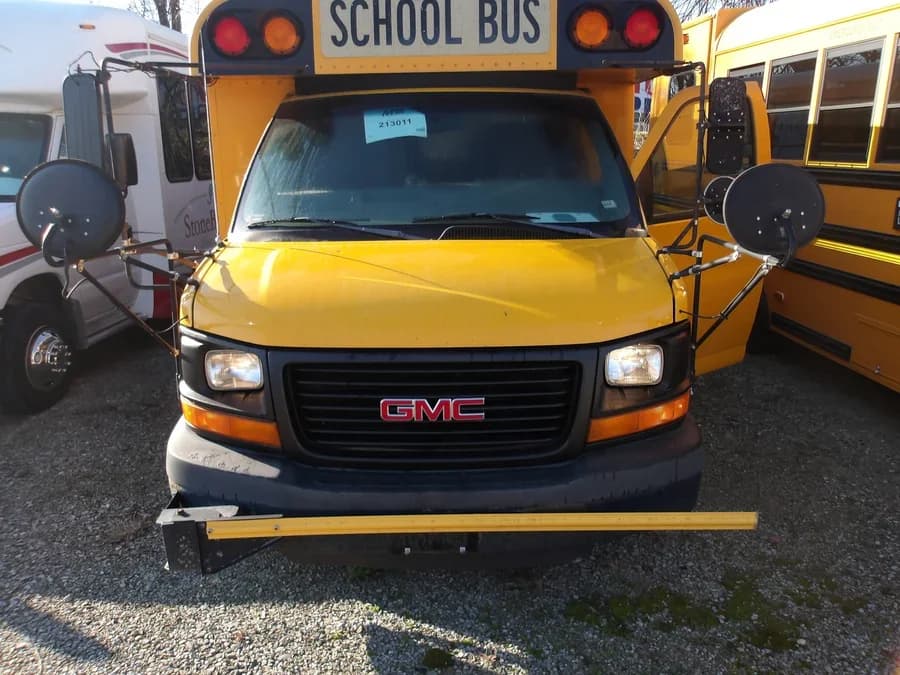 2009 GMC Thomas School Bus - Image 2