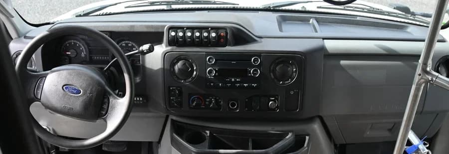 2011 Ford E450 Starcraft Shuttle Bus - Image 10