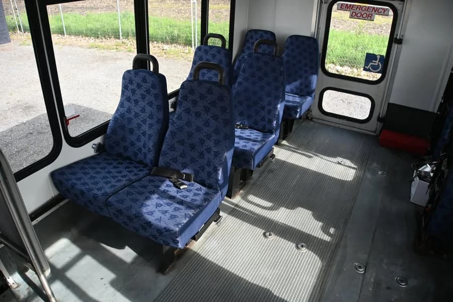 2011 Ford E450 Starcraft Shuttle Bus - Image 13