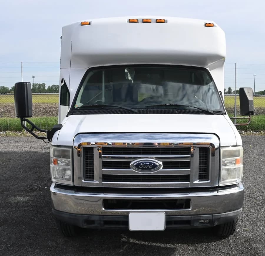 2011 Ford E450 Starcraft Shuttle Bus - Image 2