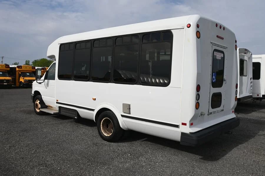 2011 Ford E450 Starcraft Shuttle Bus - Image 5