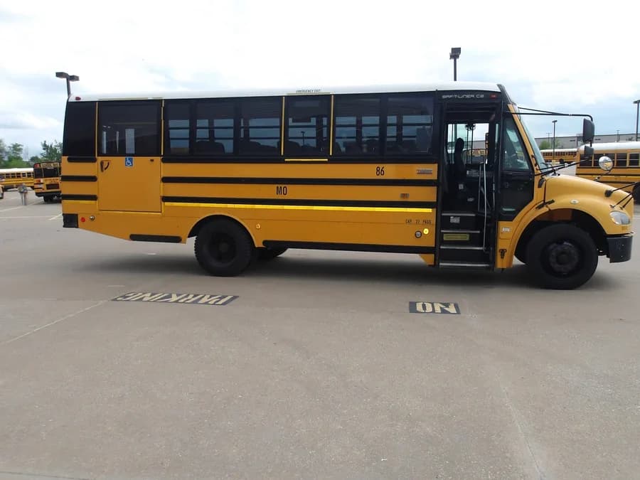 2012 Freightliner Thomas ADA School Bus - Image 2