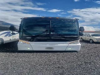 2016 Motor Coach Industries J4500 bus