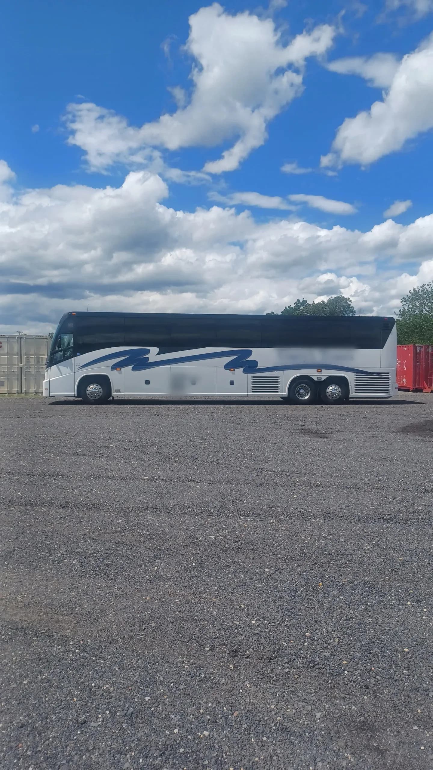 2016 MCI J4500 Mci - Image 2