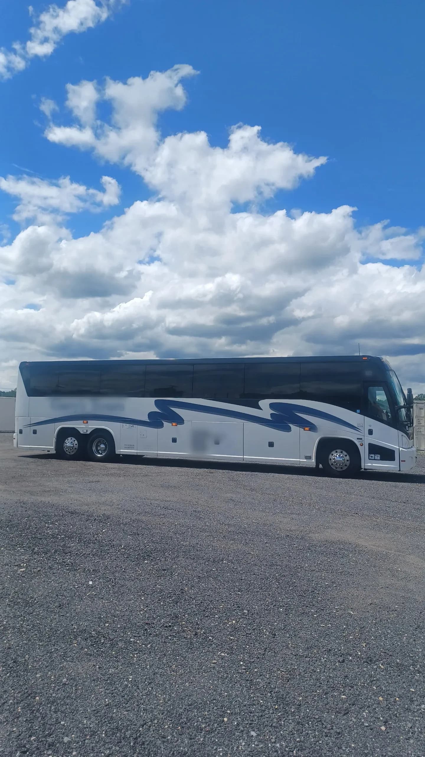 2016 MCI J4500 Mci - Image 3