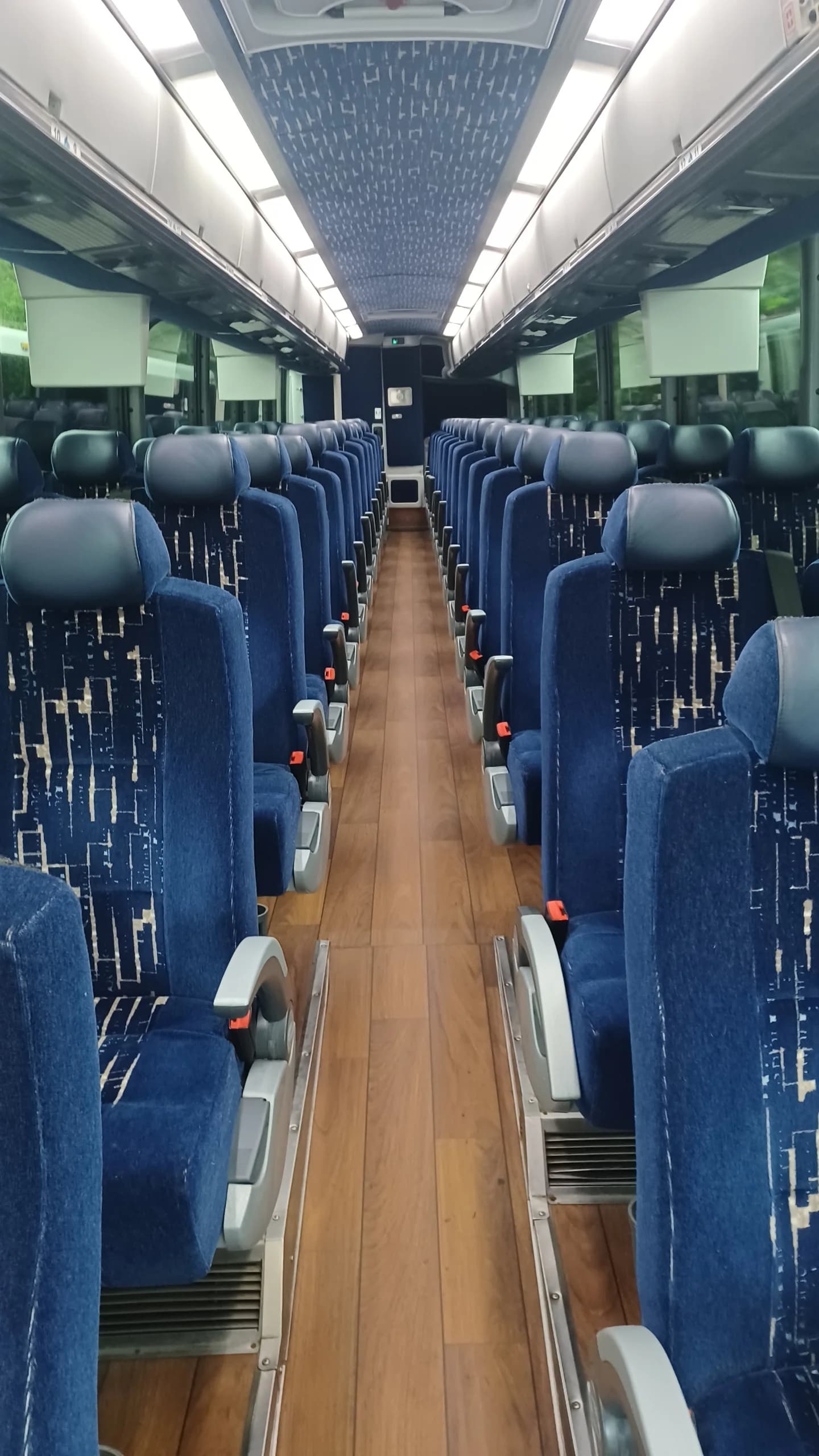 2016 MCI J4500 Mci - Image 6