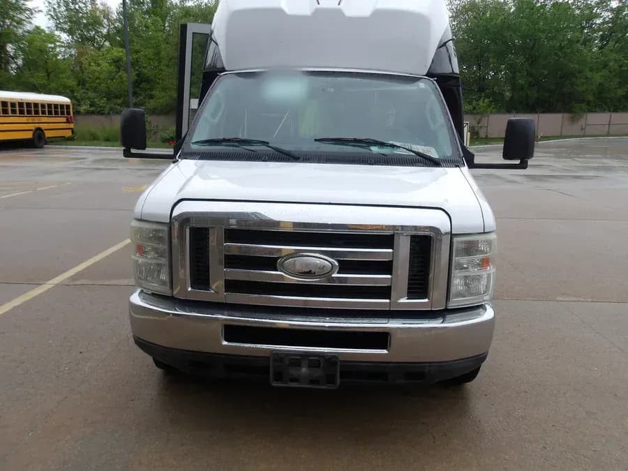 2015 Ford E450 Shuttle Bus - Image 1