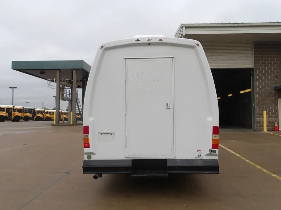 2015 Ford E450 Shuttle Bus - Image 5