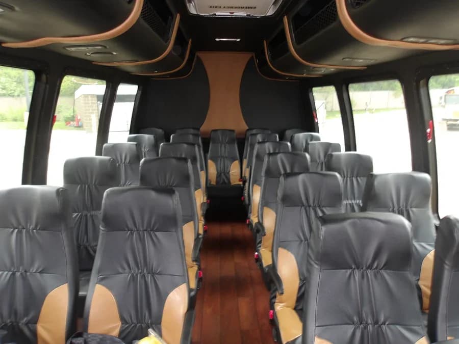 2015 Ford E450 Shuttle Bus - Image 6